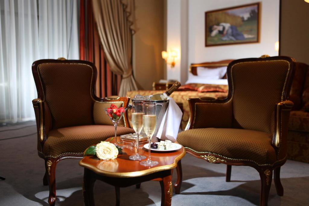 فلاديكافكاز Aleksandrovski Grand Hotel الغرفة الصورة